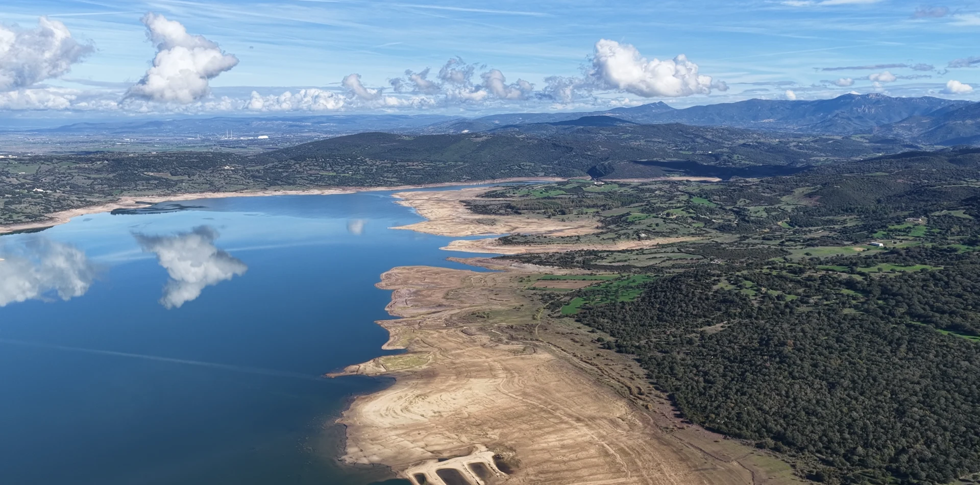 Vue aérienne lac - Provence Drone Expert